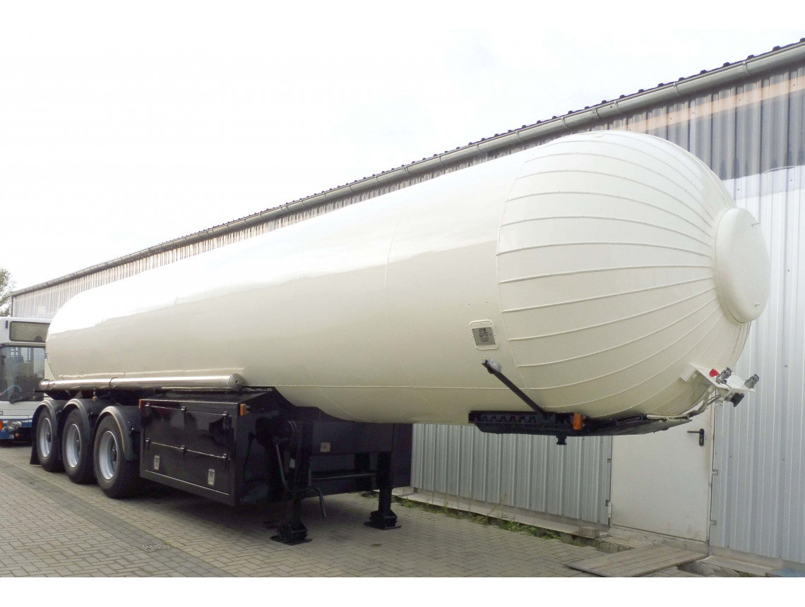 Tank semi-trailer for CO2, carbon dioxide, gas